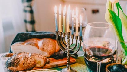 JIU YOU GAME-杨瀚森多次封盖对手成为内线防守核心，杨翰林简介