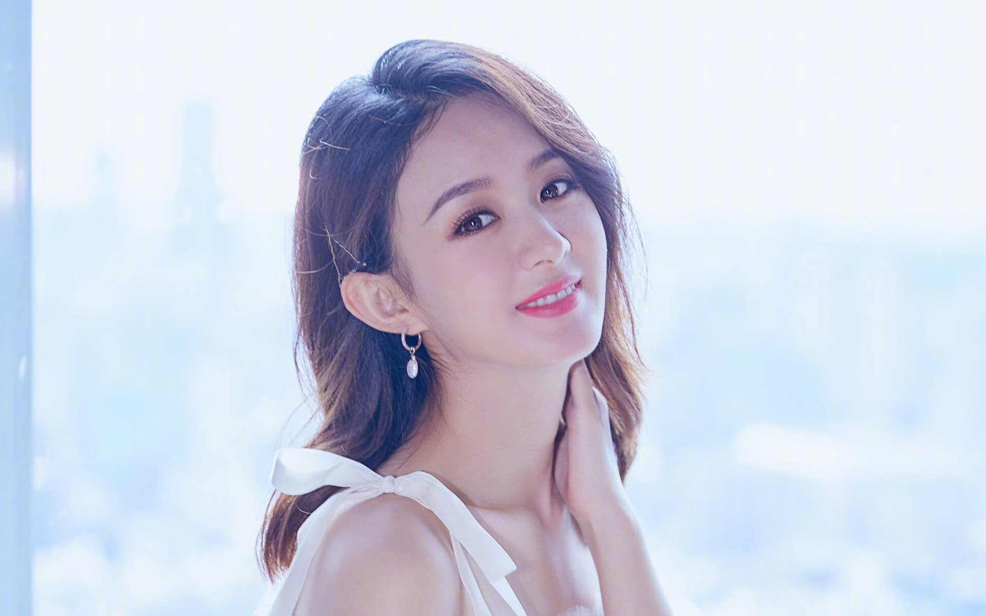 “中国女足在国际赛场屡创佳绩，实力不断提升”，中国女足队员获国际足联