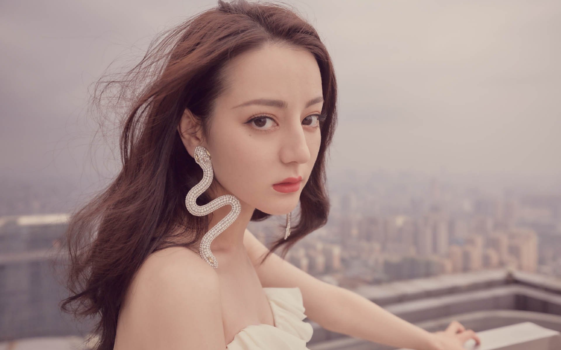 “超级巨星火力全开，点燃现场气氛，成就经典一战”，超级巨星难度是不是加大了