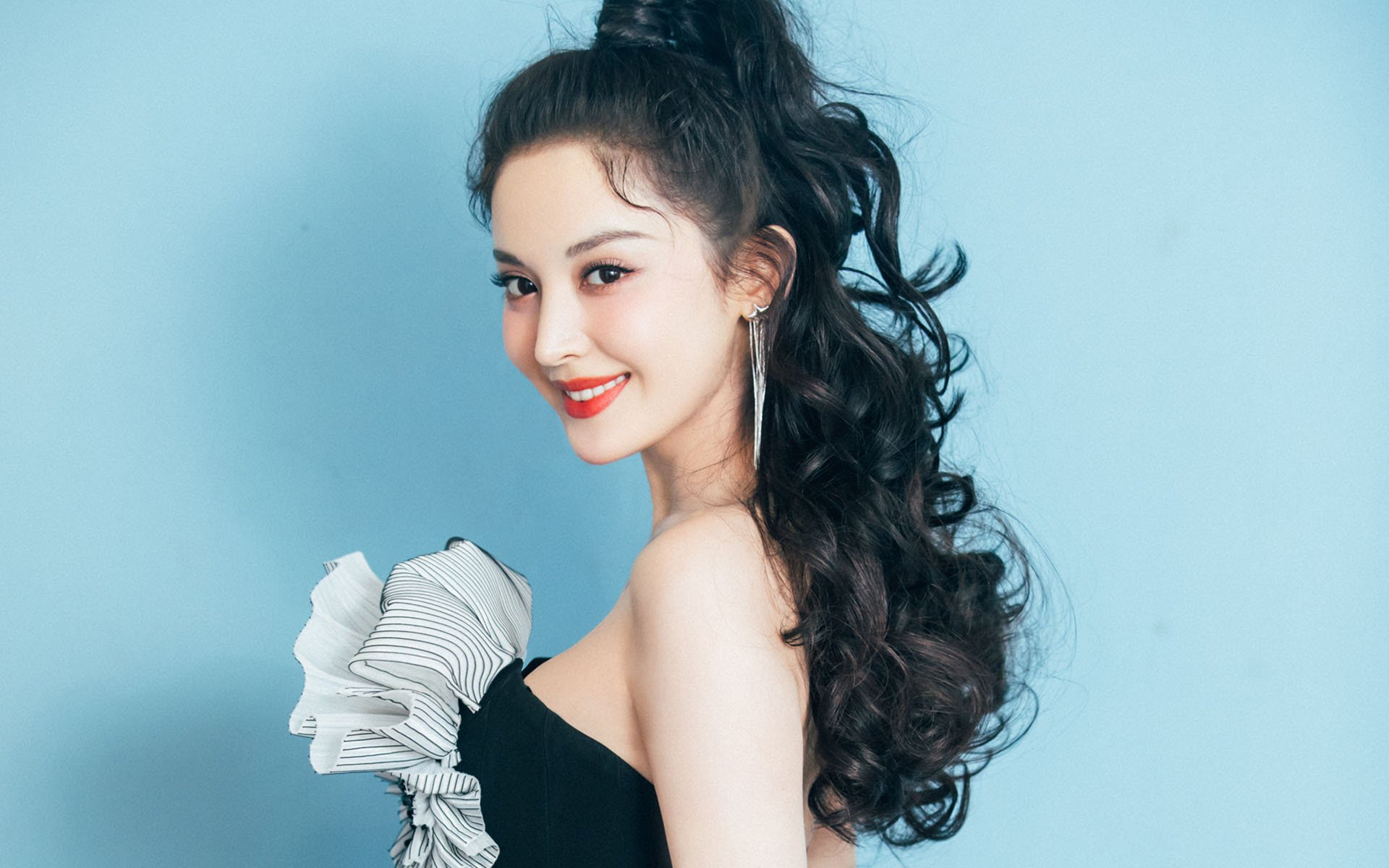 詹姆斯训练后回应休赛期交易传闻,詹姆斯再次伤退