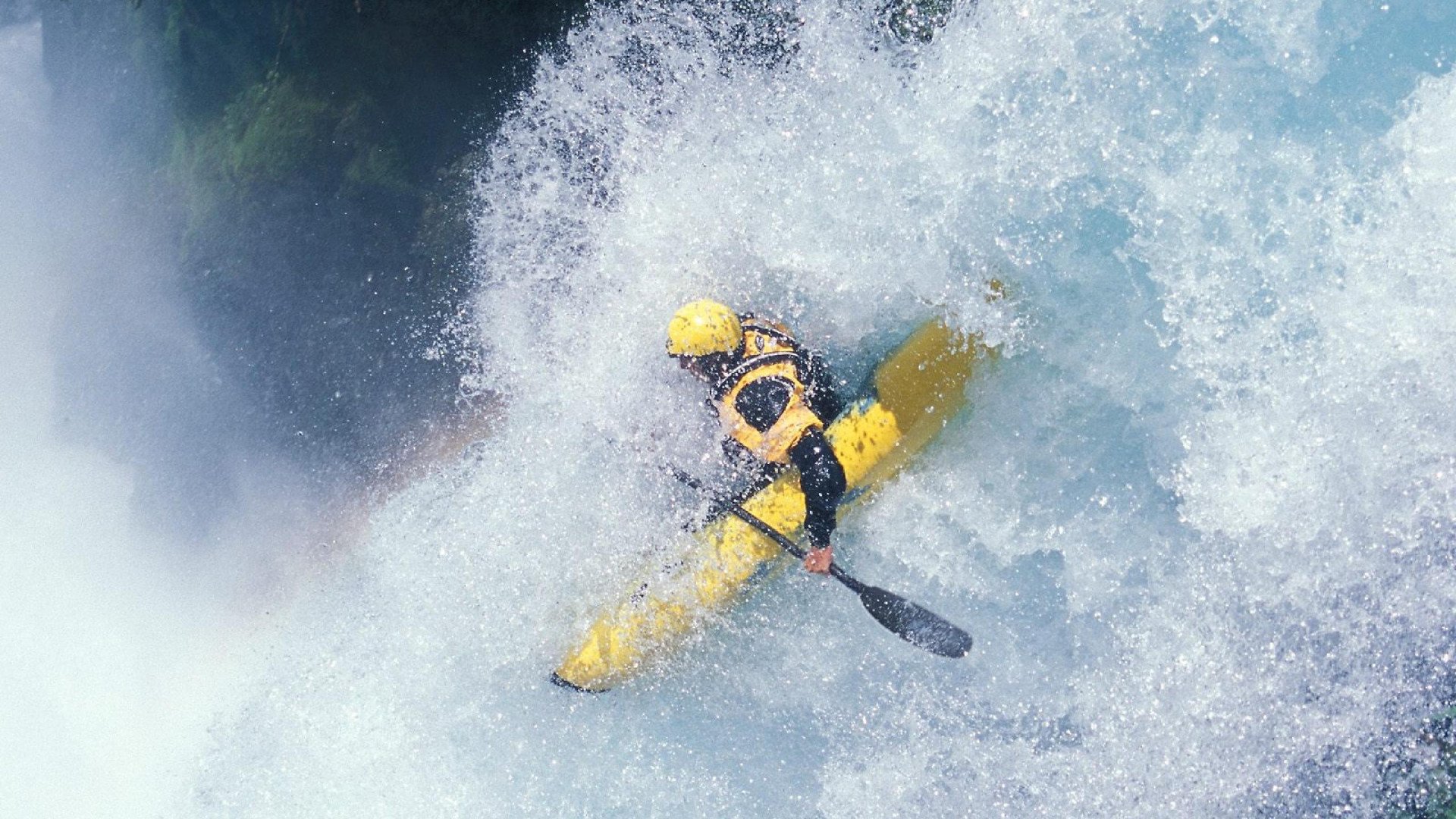 “竞技精神点燃全场！”——全球车迷狂热助威热潮