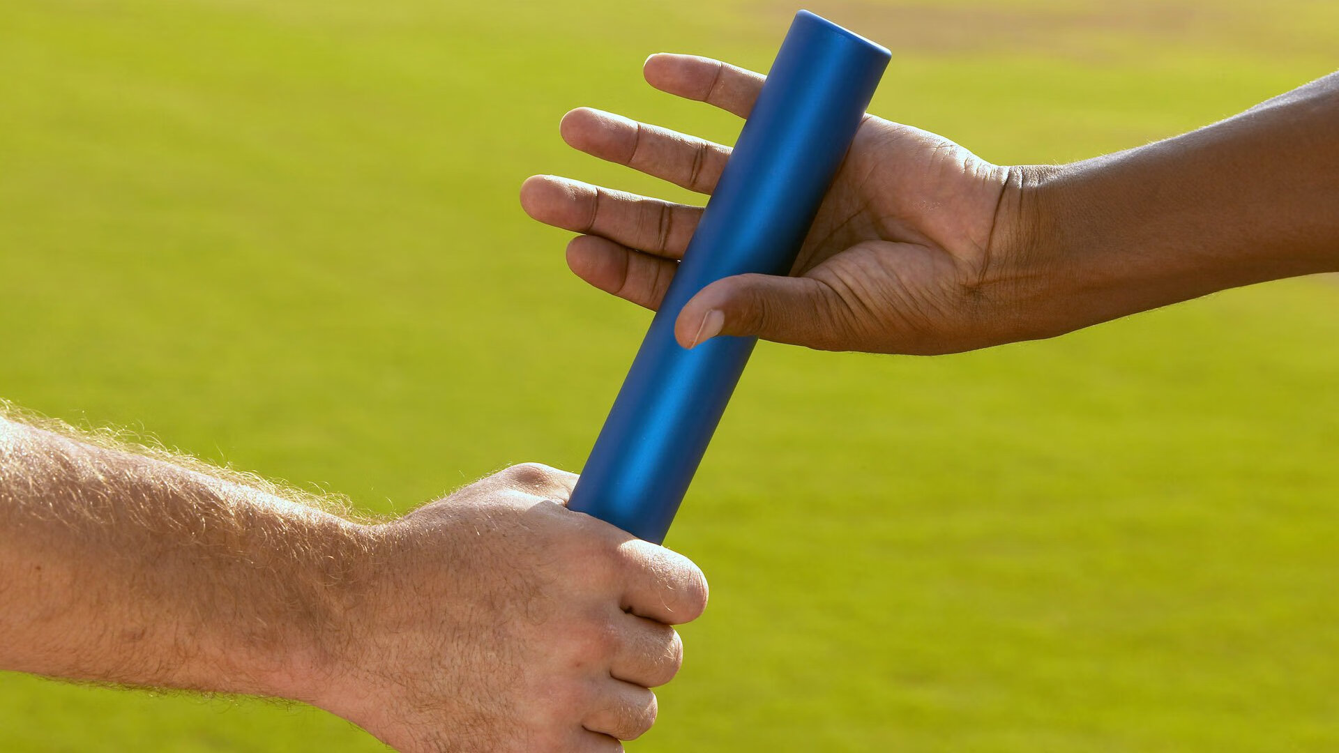 【冠军争夺激烈】一场比赛决定季后赛名次，冠军季中赛