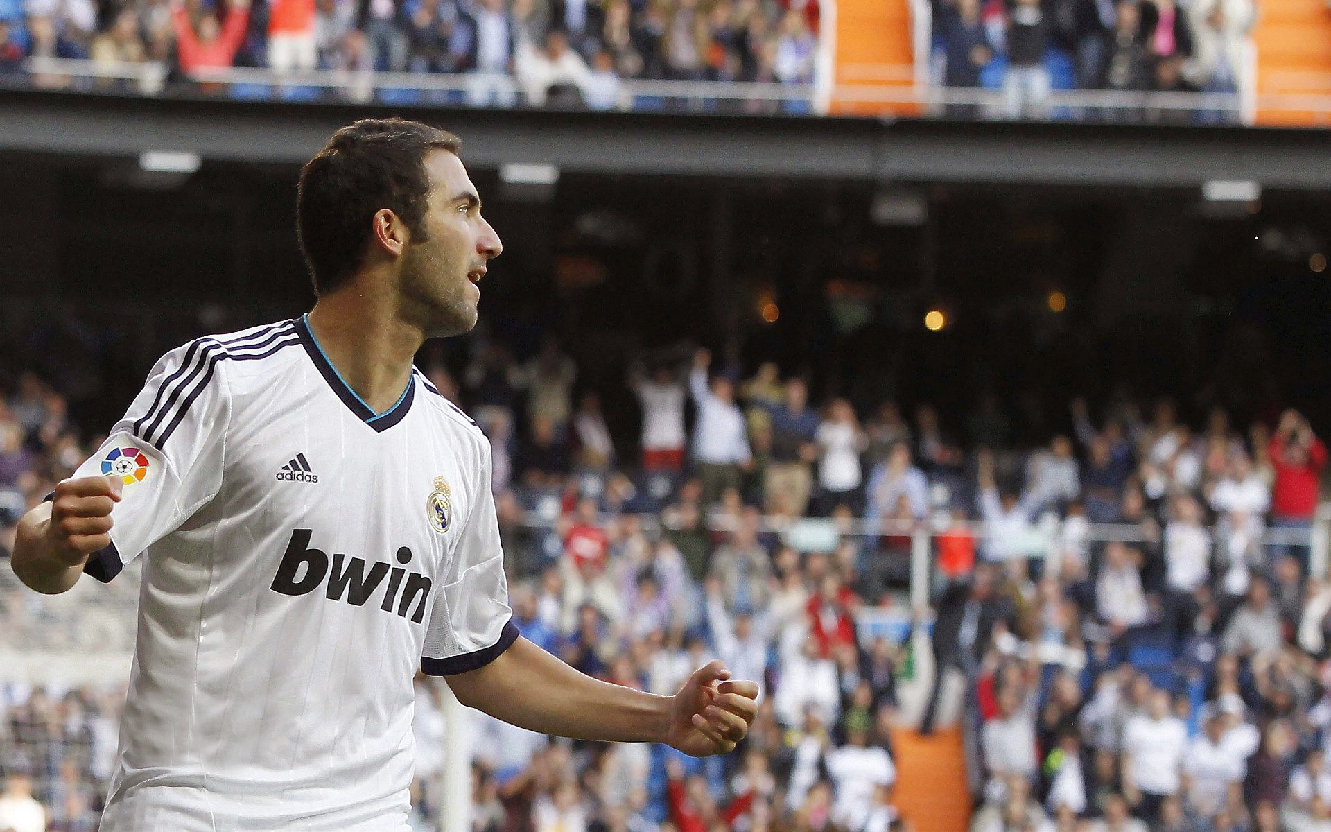 九游平台官网-费兰·托雷斯传射建功，皇马稳占西甲榜首，费兰托雷斯欧冠